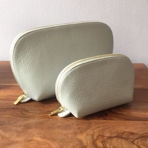 Cuyana Travel Case Set in Pearl Grey